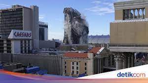 Trump plaza opened in 1984, the first of three casinos the former u.s. Momen Trump Plaza Hotel Dan Kasino Dihancurkan