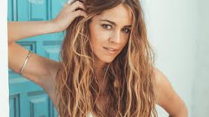 Pop singer who released her first album seis peniques in february 2017. Sofia Ellar La Voz Genuina De Una Nueva Generacion