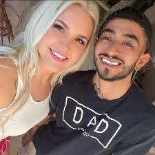 Leanne Sellers's Instagram, Twitter & Facebook