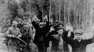 Nach der besetzung polens durch die wehrmacht wurden im oktober 1939 im vom sicherheitsdienst des reichsführers ss genutzten fort vii in posen in einer provisorischen kammer erstmals „probevergasungen durchgeführt, bei denen eine unbekannte anzahl von psychisch kranken ermordet wurde. Was Wird Durch Krieg Moglich Holocaust Enzyklopadie