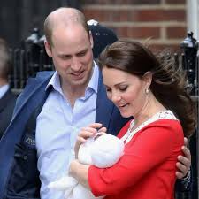 Casatoria dintre kate middleton si william a fost oficiata vineri 29 aprilie de arhiepiscopul de canterburry seful bisericii anglicane, la palatul buckingham a anuntat ca william si kate au fost numiti duce si ducesa de cambridge. PrinÈ›ul William È™i Kate Middleton Au DezvÄƒluit Numele Copilului Virgin Radio Romania