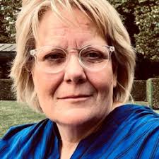 Køb Med familien i Paris Politikkens rejseguide fra Bibi Vang P på Reshopper