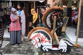 Foto buat logo kudalumping / motif kuda lumping juarai lomba masker tingkat jawa timur : Pin Di Kuda Lumping