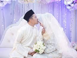 Lafaz taklik adalah lafaz talak taklik (talak tergantung) yang dibaca dan dilafazkan oleh suami selepas akad nikah dijalankan. Apa Yang Bakal Pengantin Perlu Tahu Sebelum Semasa Selepas Akad Nikah Pesona Pengantin