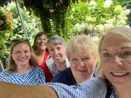 Good morning! Then and NOW Reunion Style! OK folks... Can you name both of  these classmates? One of them made the trip from sunny FLA for the reunion!  Send us a pic