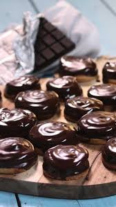 Croquant Meringue Au Chocolat Recette Meringue Chocolat Recette Bonbon Chocolat Croquant Au Chocolat