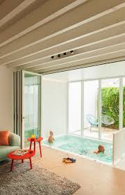 Mes Coups De Coeur De La Semaine 53 Piscine Interieure Maison De Ville Petite Piscine Interieure