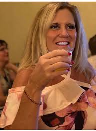 Hi Beautiful Ladies: I work in Facial Editing and the use of filters. It is  hard to see how a hairstyle REALLY looks