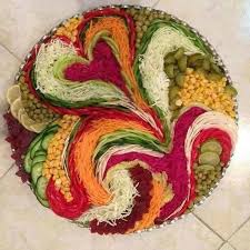 Https Www Facebook Com Sosyetikmoda Photos Pb 350386075068036 2207520000 1452335483 734169916689648 Decoration Salade Deco Salade Decorations Alimentaires