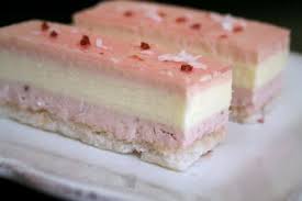 Entremet Coco Fraise Rhubarbe Et Chocolat Blanc Rhubarb Mousse Mousse Cake Recipe Fruity Cake