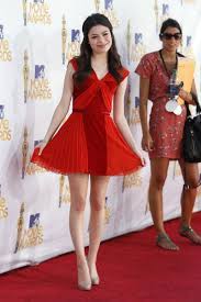 Hija de tom y chris cosgrove, nació el 14 de mayo de 1993 en los ángeles. Miranda Cosgrove Attends The 2010 Mtv Movie Awards