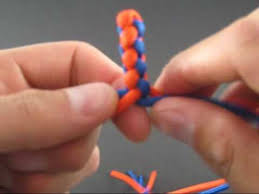 Examine the braid, cross the leash strand, cross the braid, and clamp it off by using the hemostat clamp. How To Tie A Four Strand Round Braid By Tiat The Easy Way Youtube