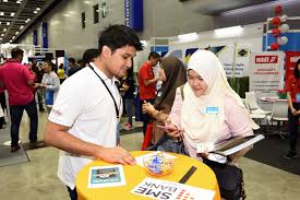 The 2019 undergraduate fall career fair will include organizations from a diversity of industries, including finance, consulting, consumer packaged goods, media, marketing, advertising, and more. Graduan Aspire Career Fair 2019 Sme Bank