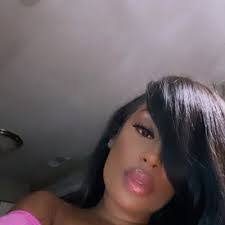 Nikki Denise's Instagram, Twitter & Facebook