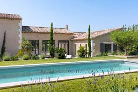 Maison De Style Provencal Dans Les Alpilles En 2020 Maison Provencale Maison Maisons Neuves