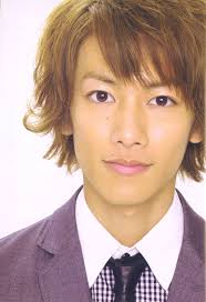 緯來日本台- ❤執事③號❤ #佐藤健【#咩妹的完美執事】 ➜10/22起每晚1⃣0⃣點【#女強人小媽】 照片來源：咩妹的完美執事公式書|