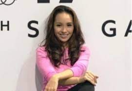 Lahir 10 november 1989) merupakan seorang pengacara televisyen, model dan pelakon wanita malaysia berketurunan cina yang berasal dari kuching, sarawak. Biodata Profil Jasmine Suraya Chin Berita Viral Terkini