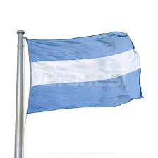 En el centro de la franja blanca se reproducirá el sol en amarillo oro, en recordatorio de la primera moneda argentina, con los treinta y dos rayos flamígeros y rectos. Bandera Flameo Argentina Envios A Todo El Pais