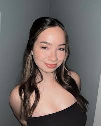 Marissa Wadsworth's Instagram, Twitter & Facebook