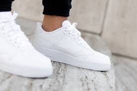 This is how to lace your nike air force 1s !this video includes the (straight) bar lace style and the criss cross style too. Nike Air Force 1 07 Lv8 Misplaced Swoosh White Ck7214 100