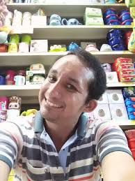 Últimominuto El nuevo Papa, León XIV, hasta ahora Robert Francis Prevost,  tiene 69 años y es estadounidense, medio latino —nació en Chicago, de  padres de origen francés y español, y ha pasado