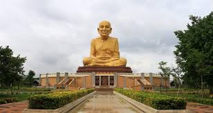 Luang pu thuat, güney tayland'ın erken bölgesel tarihlerinde bahsedilir, ancak hayatı esas olarak sözlü geleneklerde korunur. Phuttha Utthayan Maharat Buddhist Park And Luang Pu Thuat Floating Market Go Ayutthaya