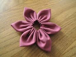Simeas Welt Diy Stoffblumen Mit Nathalie We All Love Burning Flowers Don T We You Don T Know Where To Decor In 2020 Stoffblumen Diy Stoffblumen Stoffblume Nahen