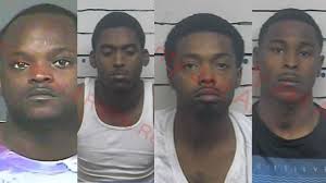 Mississippi police searching for suspects who fled