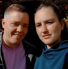 Does anyone remember a beef flavour packet of crisps in the 90s, it was a  black packet and the crisps were like x shaped. I can't remember the name  of them but