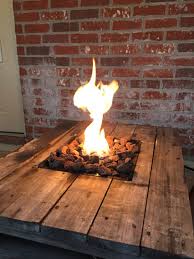 Gas Fire Pit Built Into A Pallet Table Pallet Projects Diy Fire Pit Pallet Fire Pit Diy Propane Fire Pit Fire Pit Table