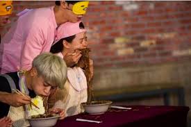 Lee kwang soo held a photoshoot for new profile pictures. Soompi On Twitter Lee Kwang Soo And Song Ji Hyo Are The Best And Worst Of Siblings In Running Man Teasers Https T Co Gyuexh6n4p