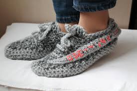 The soft top layer in the footbed offers immediate step in comfort. Crochet Yeezy Slippers Crochet Yeezy Yeezy Boost 350 V 2 Woman Yeezy Slippers Yeezy 350 V2 Boost Yeezy Boost 350 V2 Zebra Woman Yeezy Trabalhos Em Croche Croche Trabalho