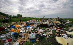 +++ nach dem absturz von flug mh17 in der ostukraine geht russland erstmals mit eigenen ermittlungsergebnissen in die offensive. Bild Zu Nach Absturz Von Flug Mh17 Russland Spricht Von Informationskrieg Bild 1 Von 1 Faz