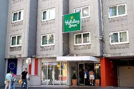 Excellent location, 5min walking from subway. Hotel Holiday Inn Vienna City Wien