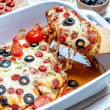 Pizza Chicken Bake For A Crowd Pleasing Low Carb Dinner Idea Clean Food Crush Baked Chicken Low Carb Dinner