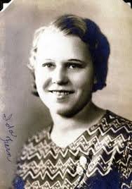 Fern Lamb's Instagram, Twitter & Facebook