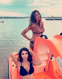Cristina d'avena instagram stats & analytics dashboard. Cristina D Avena E Clarissa Il Bikini E Perfetto Bellezze Al Bagno Foto