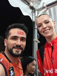 Oturarak Voleybol Kadın Milli Takımımız, Norveç'in Stavanger şehrinde  düzenlenen Avrupa Şampiyonası B kategorisindeki ilk maçında Norveç'i 3-0  (25-8, 25-11, 25-10) mağlup etti ve organizasyona galibiyetle başladı.