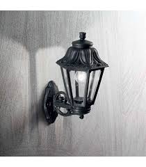 On adore son câble noir et blanc. Applique Murale Noire Anna 1 Ampoule