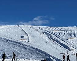 Live weather reports from les deux alpes weather stations and weather warnings that include risk of thunder, high uv index and forecast gales. Les Deux Alpes France Ski Resort Review