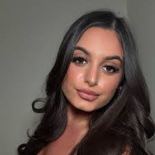 Diana Giordano's Instagram, Twitter & Facebook