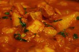 Proprio come ogni altro pesce, lo stoccafisso, prima di essere cucinato, dovrà essere pulito, quindi adagiatelo su un tagliere e con le forbici da cucina, recidete le pinne e sciacquate il pesce. Ricetta Stoccafisso In Umido Alla Napoletana Con Patate Tagliapietra