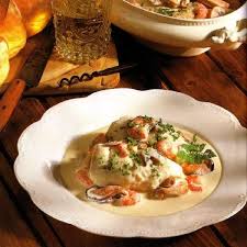 Filets De Sole A La Normande Ingredients Et Recette Expliquee Par Un Des Meilleurs Chef Etoile Pour Realis Recettes De Cuisine Recette Normande Recette Poisson