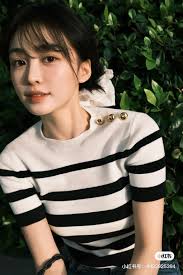 Áo phông len VALENTINO* kẻ đen trắng khuy vàng kiểu đẹp chất len mùa h