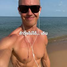 Robin Flint (@dontbethedog) · Instagram photos and Reels