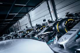 Garage mercedes kan niet genoeg benadrukken wat het belang is van het gevoel dat u bij een auto krijgt. Mercedes Amg Petronas F1 Team On Twitter Garage Goals What S Better Than One Silver Arrow 10 Of Them