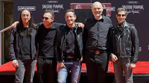 Jane's Addiction Surprises Fans with New Single 'True Love' in 10 Years  During Live Show [WATCH]