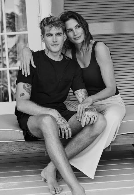 Người mẫu Presley Gerber, con trai siêu mẫu Cindy Crawford qua đời ở tuổi 27