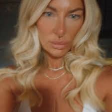 Can anybody recommend somewhere in knutsford for gel fingers and toes.  Looking for an appt next week but needs to be after 4.30pm. Thank you