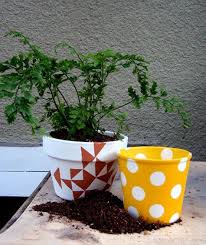 Como Decorar Macetas De Plastico Todo Manualidades Macetas De Plastico Macetas Pintadas Macetas Decoradas